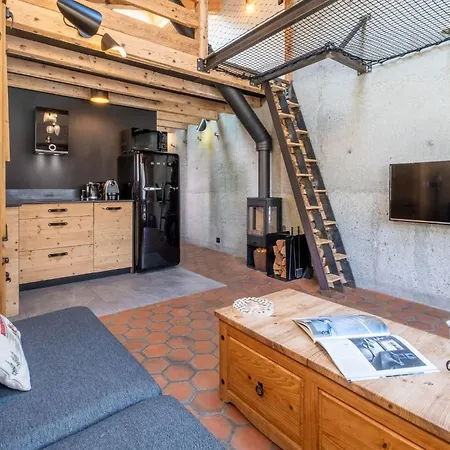 Apartment Modern For 5 People, Mountain, Town Center Touring