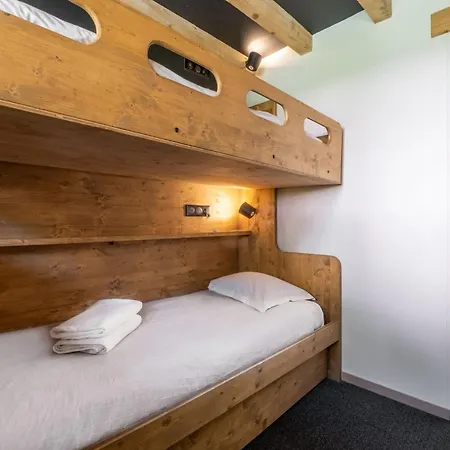 Modern For 5 People, Mountain, Town Center Touring Apartment *