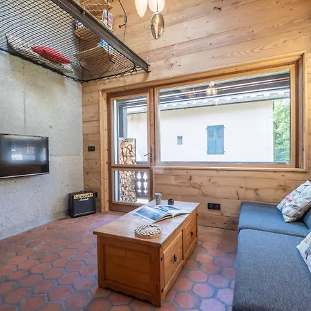 Modern For 5 People, Mountain, Town Center Touring Apartment *