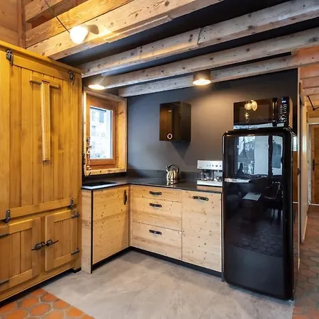 Modern For 5 People, Mountain, Town Center Touring Apartment *