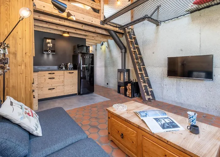 Apartment Modern For 5 People, Mountain, Town Center Touring