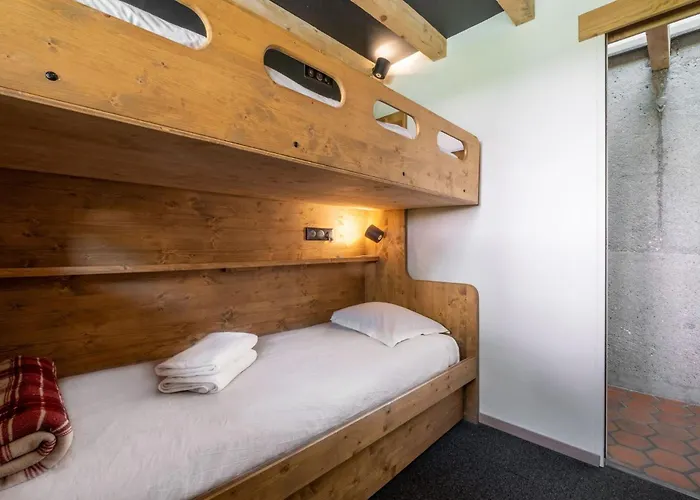 Modern For 5 People, Mountain, Town Center Touring Apartment *