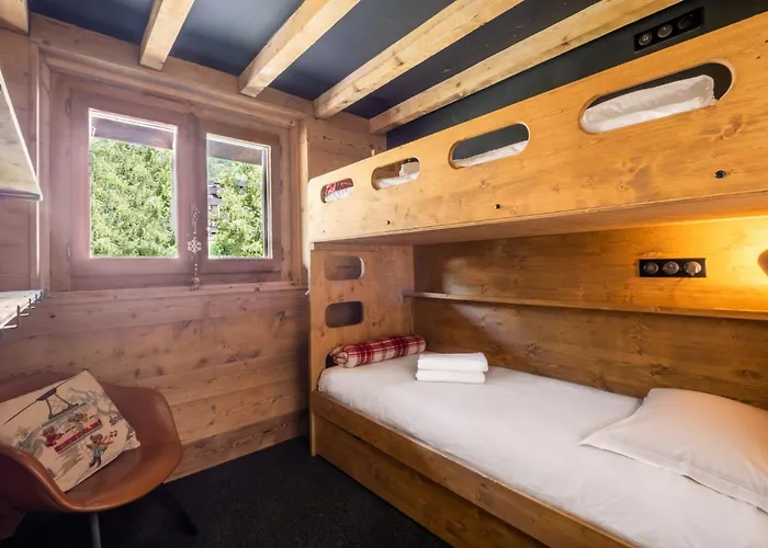 Modern For 5 People, Mountain, Town Center Touring