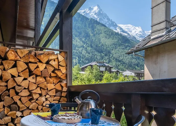 Modern For 5 People, Mountain, Town Center Touring