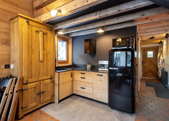 Modern For 5 People, Mountain, Town Center Touring Apartment *